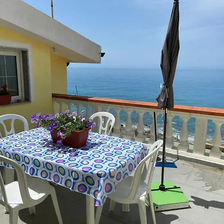 A Picco Sul Mare Apartment *